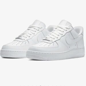 NEW NIKE AIR FORCE 1 Sneakers in White Size US 8 EUR 39
